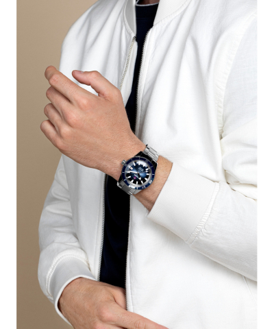 Alternative view of Rado Captain Cook Automatic 42 mm - R32105203